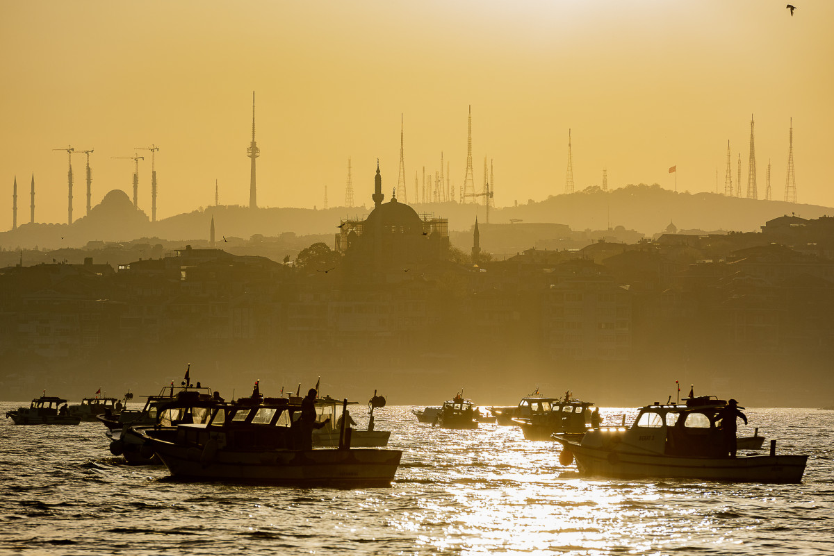 ÖDÜLLÜ FOTOĞRAF SANATÇI HASAN CEM ARAPTARLI’NIN OBJEKTİFİNDEN ''İSTANBUL BALIKÇILARI'' SERGİSİ 3-18 ARALIK’TA BOMONTİADA’DA